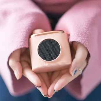 

Retro Small Speaker Wireless Communication Speaker Mini Portable Subwoofer UY8