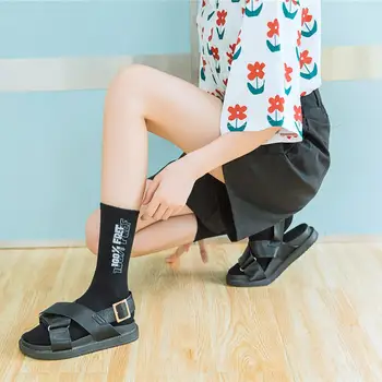 

Hip Hop letter Socks men women Cartoon Socks Fashion Hiphop Street Sports Skateboard Black White Couple Socks Calcetines Hombre