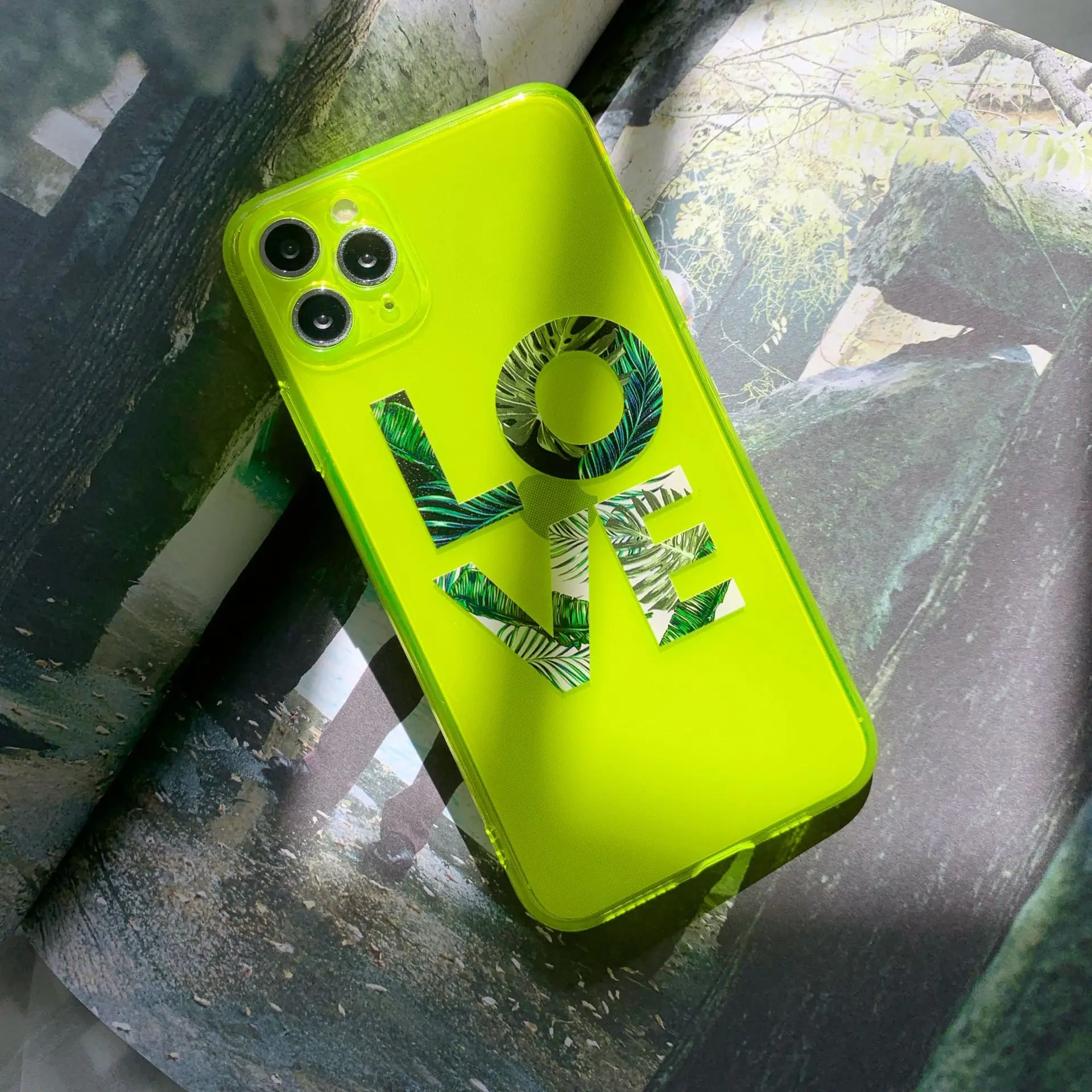 

Leaf Letter Florescent Phone Case For iPhone 11 11Pro Max Soft Silicone Case For iPhone XS Max X XR 8 7 Plus Back Cover