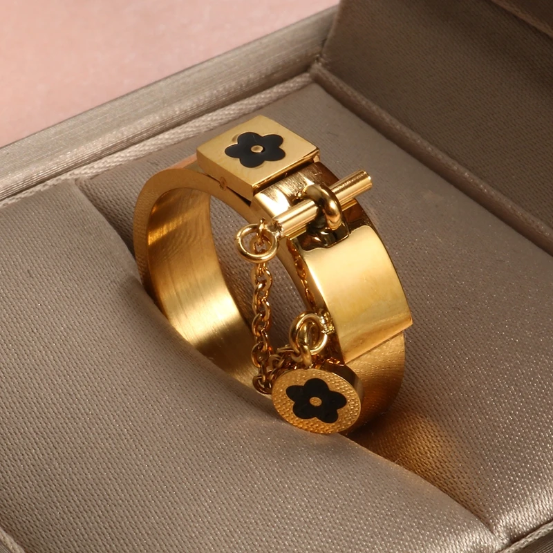 Gold Rings Stainless Steel Rings Finger Rings Luxury Gold Color Stainless Steel Ring Lucky Flower Charm Rings Jewelry Gift For Women Girls Wedding Party Finger Rings