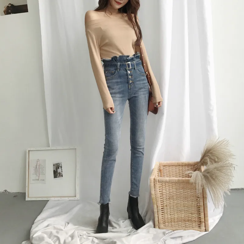 Slender high-waisted jeans with elastic flounces and pencil pants