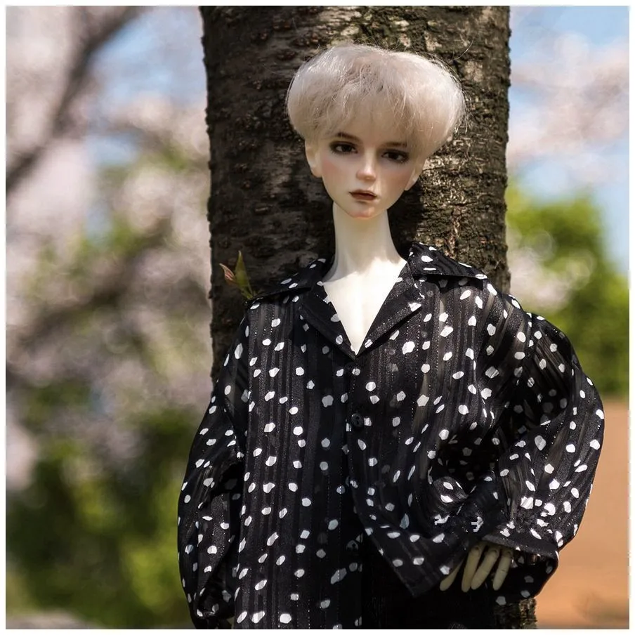 

BJD Doll Clothing is suitable for 1/3 1/4 Uncle size stylish versatile polka dot top long sleeve shirt in black and white