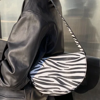 

Autumn / Winter 2020 New Semicircle Hit Color Striped Retro Saddle Bag Single Shoulder Crossbody Women's Underarm Package C430