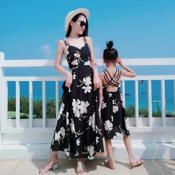 

1pc Family Dress for Mom Kids Summer Fashion Bohemian Sleeve Beach Holiday Dresses Mother Daughter Matching Flower Outfits