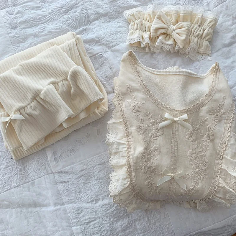 Goede Winter Herfst Vintage Dikke Fluwelen Vrouwen Warme Pyjama Sets Elegante Lange Mouwen Wit Kant Nachtkleding Suits Sweet Pyjama