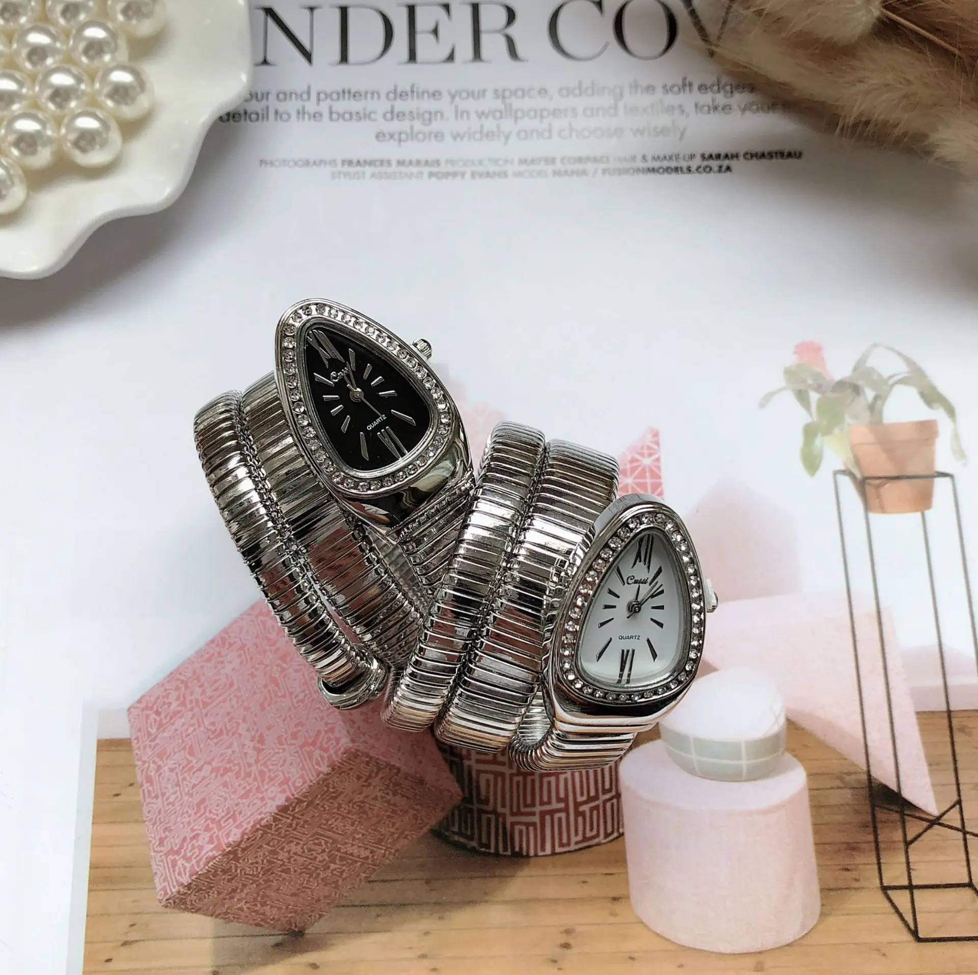 Unique Snake Shaped Women Watches With Rhinestone Fashion Luxury Brand Ladies Watch Diamond Snake Bracelet Watch Women