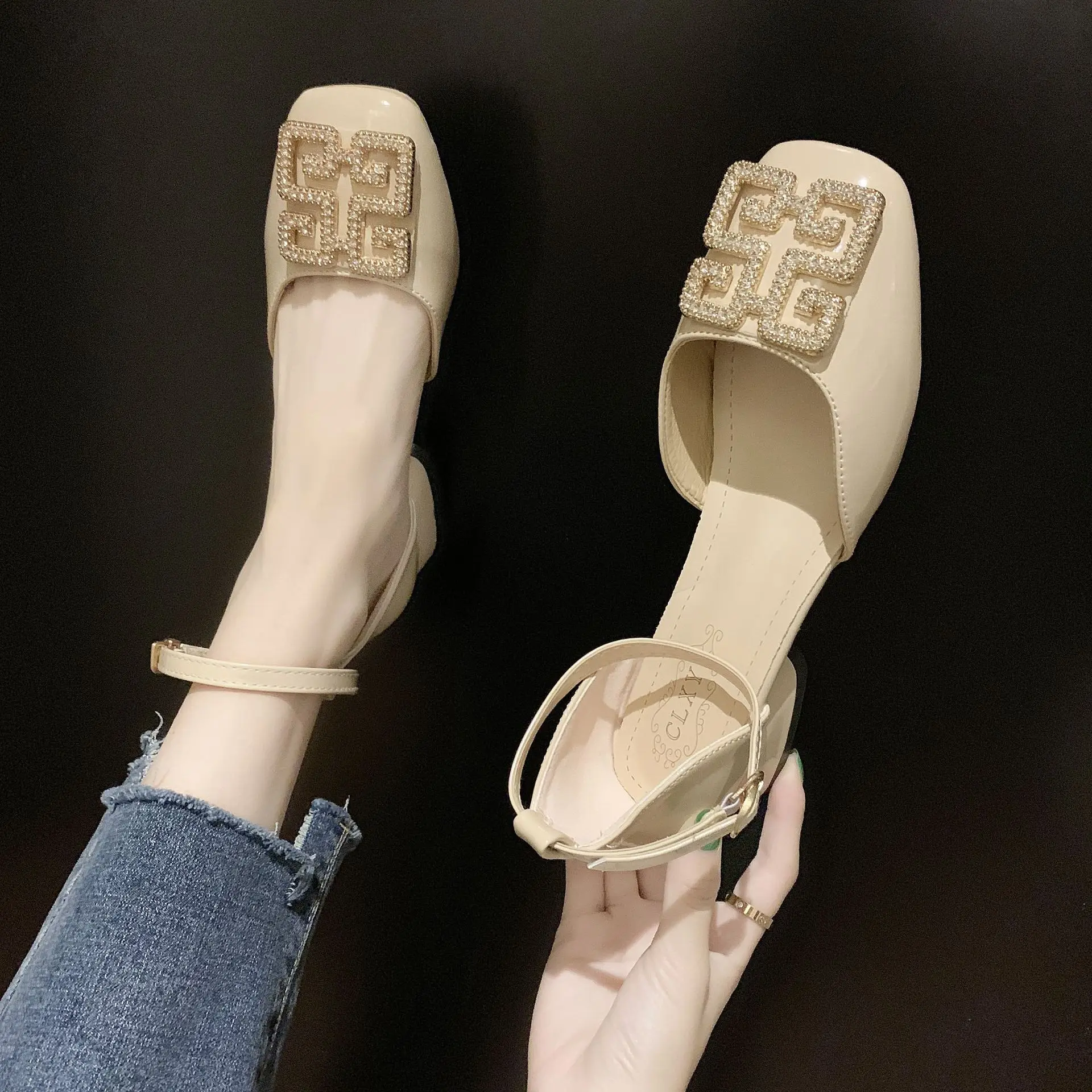 

New Style Chunky-Heel Straight-line Buckle Hallow Shoes Women's Man-made Diamond Closed-toe Sandals Women's Low Heel Square Head