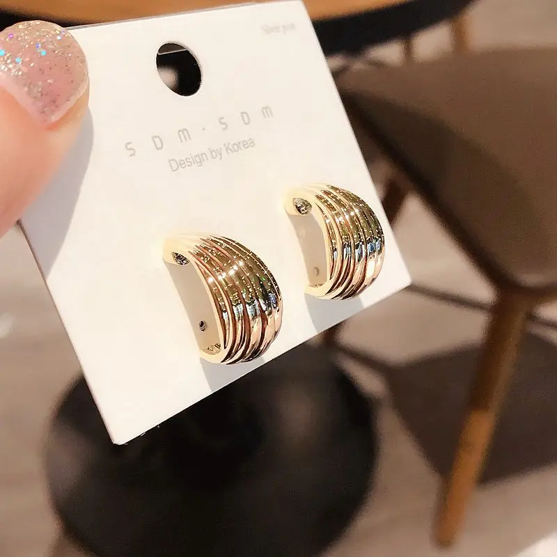 Высококачественный модный дизайн C образный Эффектные серьги золотистого цвета металлические женские украшения, серьги