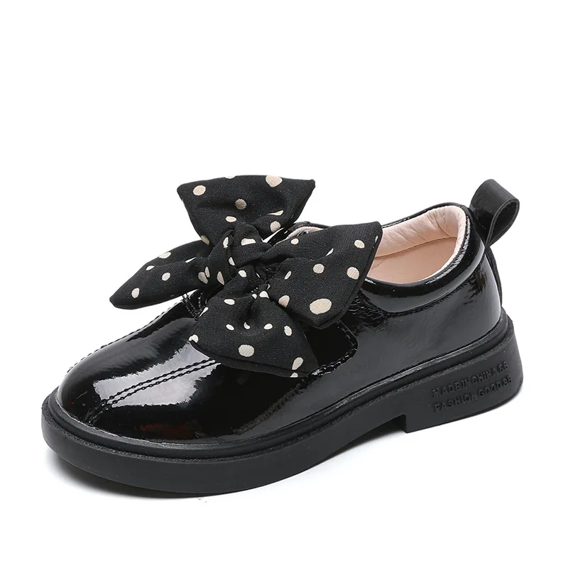 Весенне-Осенняя обувь для девочек; туфли принцессы из лакированной кожи в британском стиле; повседневная обувь в горошек с бантом; черные лоферы на плоской подошве для больших девочек - Цвет: Черный