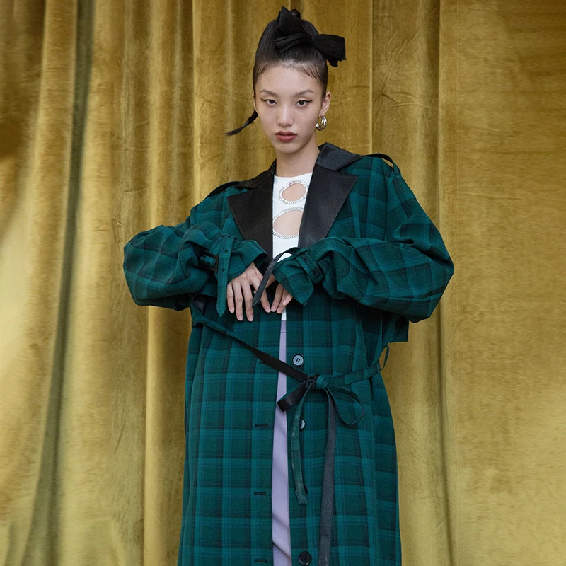 TWOTWINSTYLE Hit Color Plaid Windbreaker For Women
