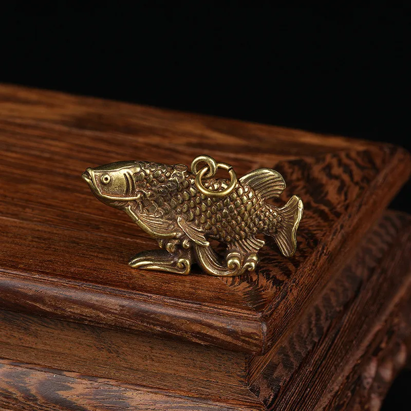 brass fish pendants (6)