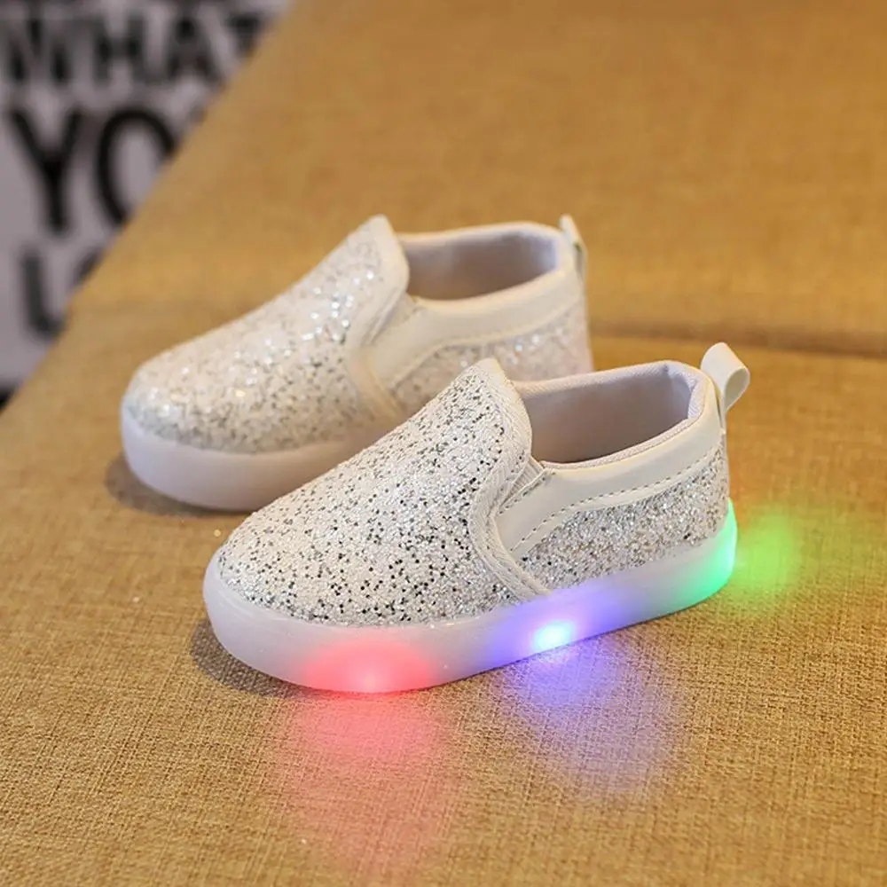 Детская обувь для маленьких девочек и мальчиков со звездами на плоской подошве со светящимися вставками; спортивные кроссовки; Повседневная обувь; красивая обувь для бега - Цвет: Белый