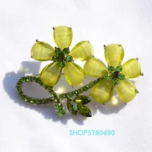  Flower Rhinestone Brooch Women Crystal Breast Pin Rhodium Plated Corsage Ladies Wedding Dress Accessory Ornament Fashion Jewelry 