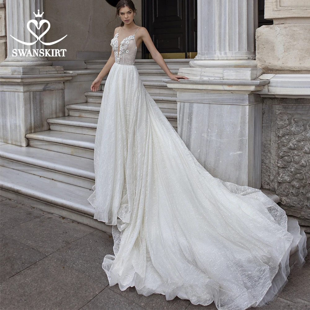 

Vestido de Noiva Beaded Flowers Wedding Dress 2020 Swanskirt Shiny Princess A-Line Backless Court Train Light Bride gown DY07