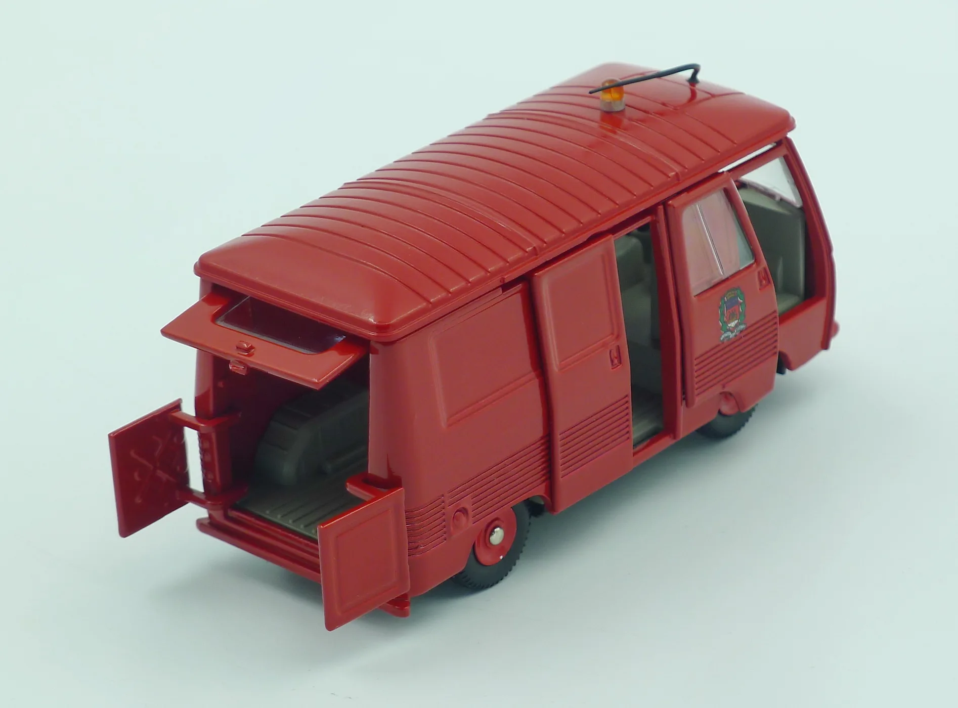 Тележка Atlas Dinky 570 P + PEUGEOT J 7 литые игрушки 1:43|Наземный транспорт| |
