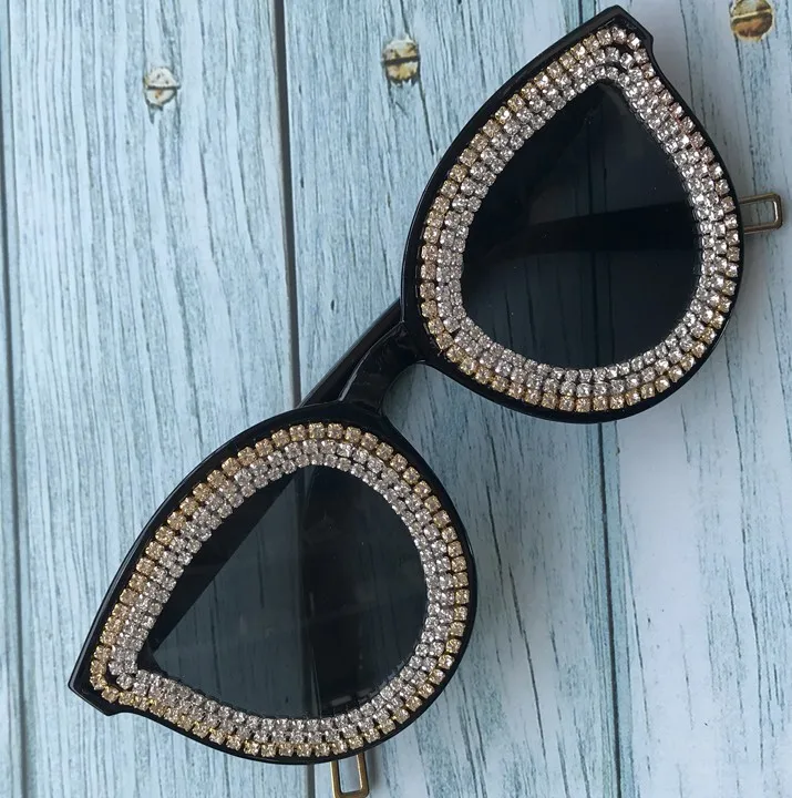 

Oval frame sunglasses luxury with diamond decorative pc frame sexy cat eyes ladies blackout sunglasses retro travel UV400