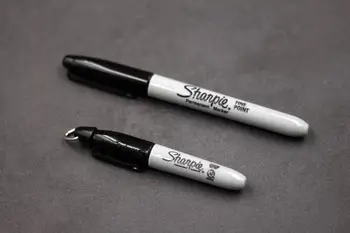 1pc Sharpie/mini Sharpie PenNormal Pen not Gimmick Pen Black Marker Pen for Magician Magic Accessories Close Up Tricks Accessory 1