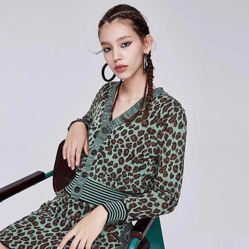 

Spring and Autumn 2020 New Women's V-neck Leopard Print Thin Knitted Cardigan A- line Knitted Dress Cardigan Suit, Female