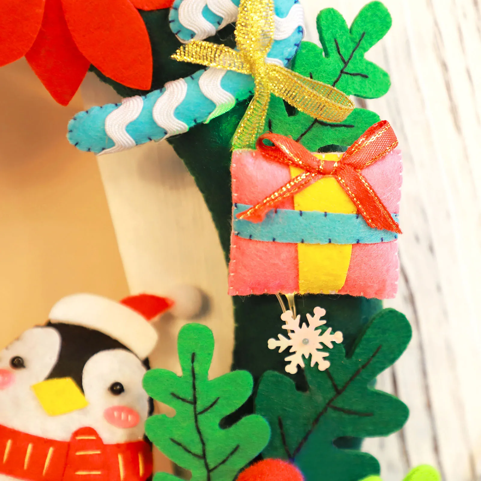 Felt Christmas Decorations Kids' Felt Craft Kits Christmas Sewing Set Starter Kits Non-Woven Handmade DIY Hanging Garland Wreath