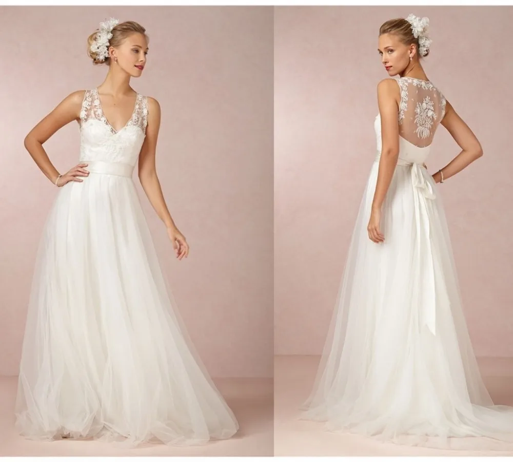 

New Charming V-Neck Straps Sleeveless Hollow Back Beach Lace vestido de noiva Bridal Gown Sweep Train 2018 bridesmaid dresses