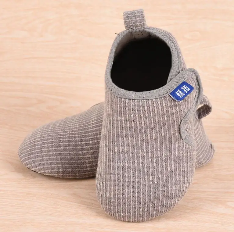 Детская обувь для маленьких мальчиков и девочек; обувь для малышей; Мягкие вязаные хлопковые домашние тапочки для малышей; детская обувь; носки-Тапочки