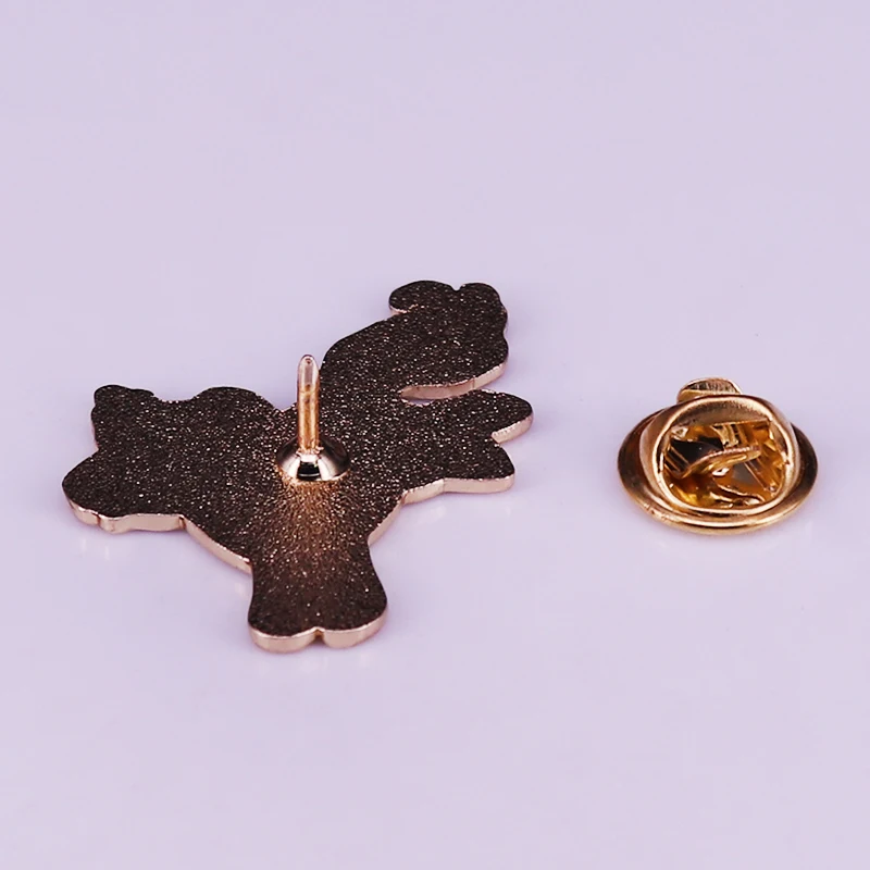 Galloping unicorn brooch A cute and cheerful friend to wear on your jacket all day.