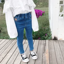 Новинка года; сезон осень; стильная детская одежда для девочек; Узкие Стрейчевые джинсовые брюки; Детские стандартные кожаные джинсы со смайликами