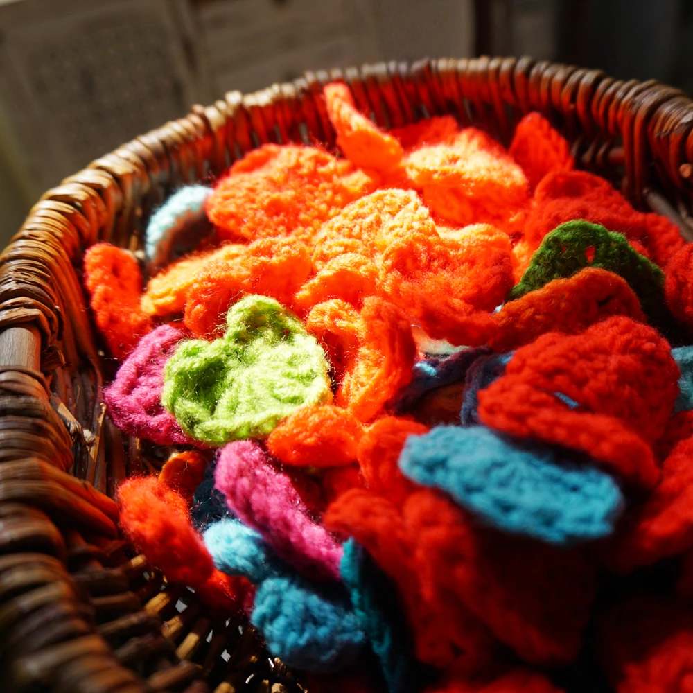 100pcs Acrylic Colorful Crochet Hearts Clothes Appeal DIY Pad Accessory Handmade Knitted Clothing Patch Girl's Headwear