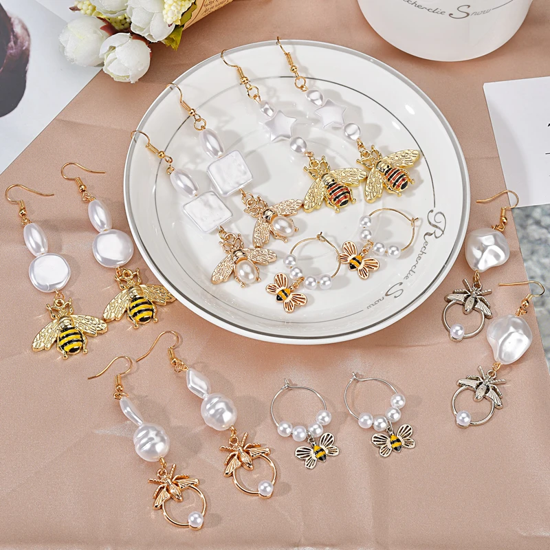 

Free shipping 2019 European And American Trendy Jewelry Gold Female Earrings Bee Shape Earrings With Imitation pearls