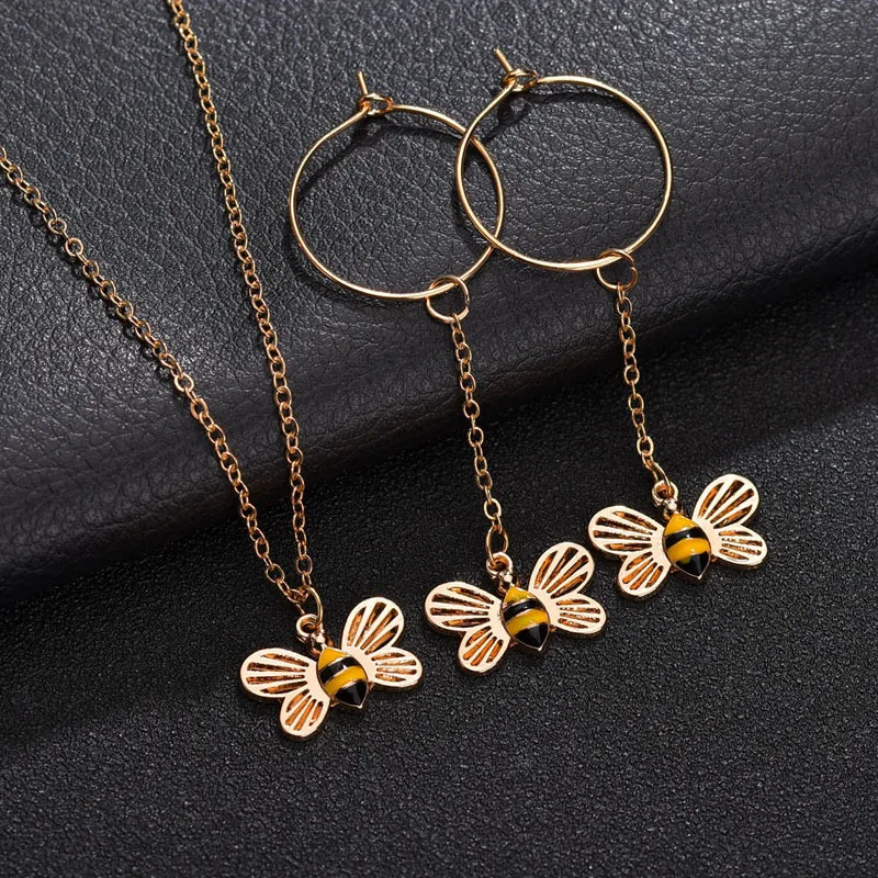 

2019 New animal Stud Earrings Small Fresh Earrings With Color Flowers yellow honey Bee Fashion for Women Jewelry accessories