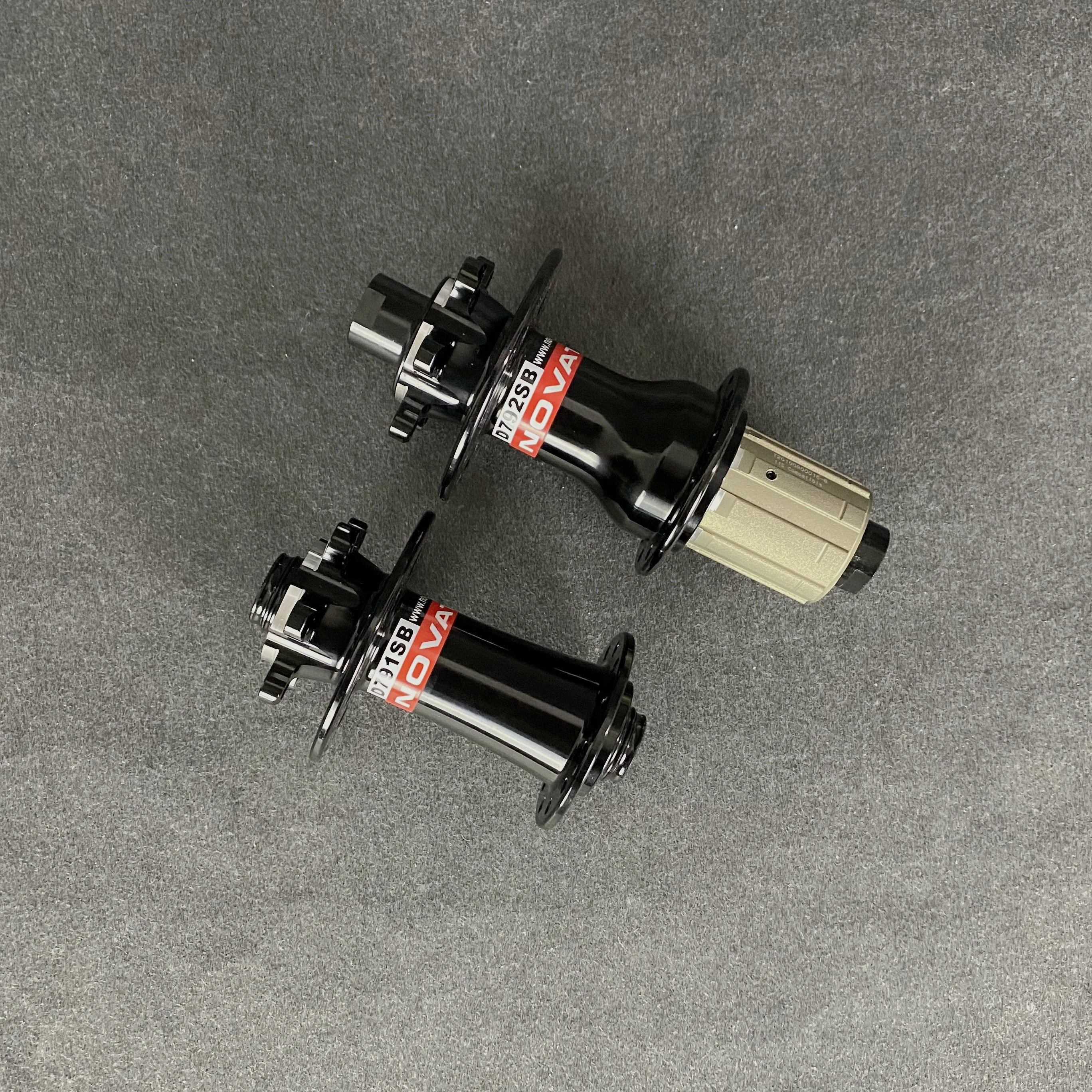 Novatec D791Sb D792Sb Mozzo Freno A Disco Road/Mtb Asse Passante 24/24 28/28 32/32 Fori Compatibile Shimano 9/10/11S O Xd 11/12 Velocità