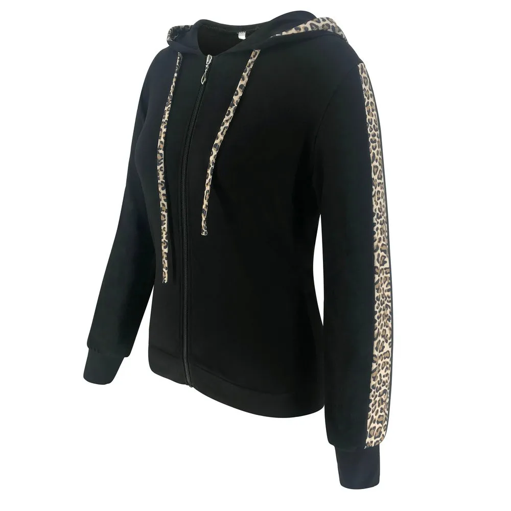 Conjunto abrigo feminino com estampa de oncinha,