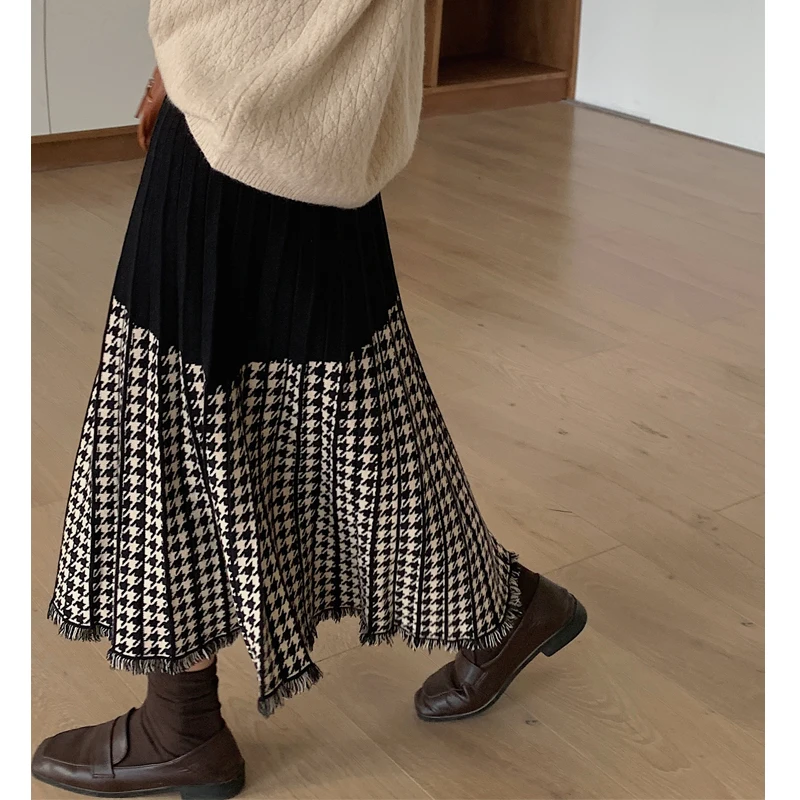 

Qiukichonson New Autumn Winter Knit Long Skirt For Women 2021 Vintage High Waisted Mix Color Tassel A-Line Pleated Skirts