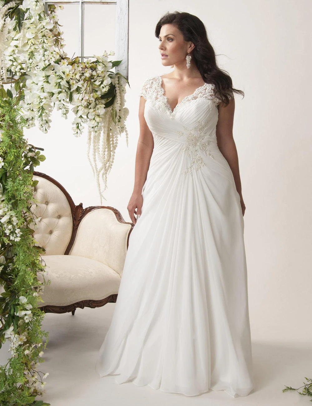 Vestidos de Casamento com Decote em v Robe de Mariage Trem da Varredura Vestido de Noiva Elegante Tamanho Grande Mangas 2021 Appliqued Abrir Voltar Chiffon Cap 2 Elegante Plus Size Vestidos de Casamento Com
