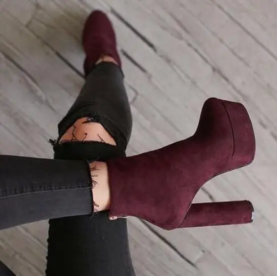 Пикантные бархатные женские ботильоны красного и винного цвета; зимние модельные туфли на высокой платформе с круглым носком; высококачественные растягивающиеся полусапожки на очень высоком каблуке