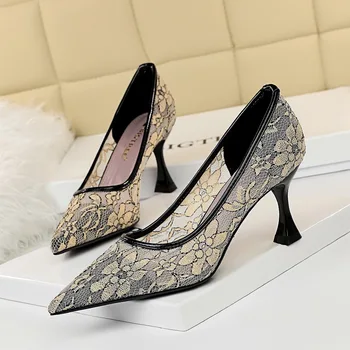 

2020 Women 7.5cm High Heels Valentine Lace Mesh Pumps Lady Summer Hollow Embroider black Pumps Heels Scarpins Luxury Prom Shoes
