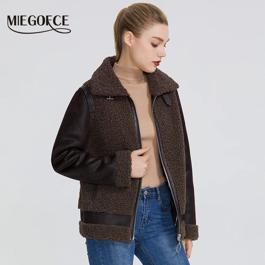 MIEGOFCE Новая зимняя женская коллекция куртка из искусственного меха зимние куртки женской пальто-дубленки сшит из двух тканей и выделяет свой особенный стиль ветрозащитный стойкий воротник c мехом