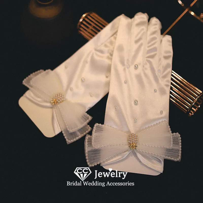 

CC Butterfly Shape Gloves Wedding Accessories for Women Engagement Jewelry Bridal Dress White Satin Mittens Finger Gants AN190