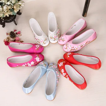 Women's casual shoes embroidered shoes single shoes women's shoes wedding shoes Beijing women's ethnic style single shoes