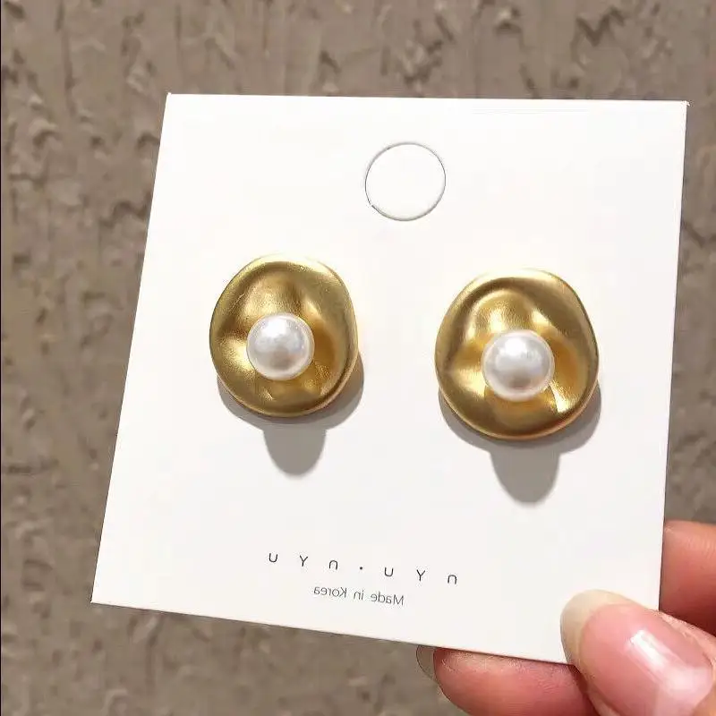 

Fashion Simulated Pearl Stud Earrings for Women Gold Irregular Round Earrings for Women Party Office Lady Jewelry Gifts