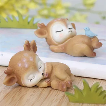 

Cute Resin Fawn Animal Model Figurines Cartoon Deer Toy Kawaii Wedding Decorative Accessories Party Desktop Household Decoration