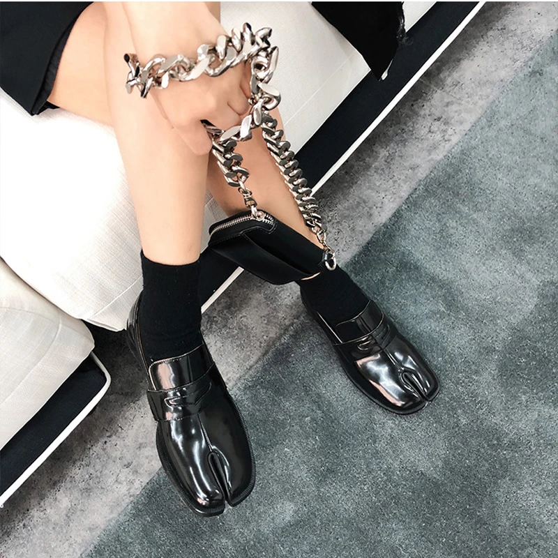 tabi split toe shoes