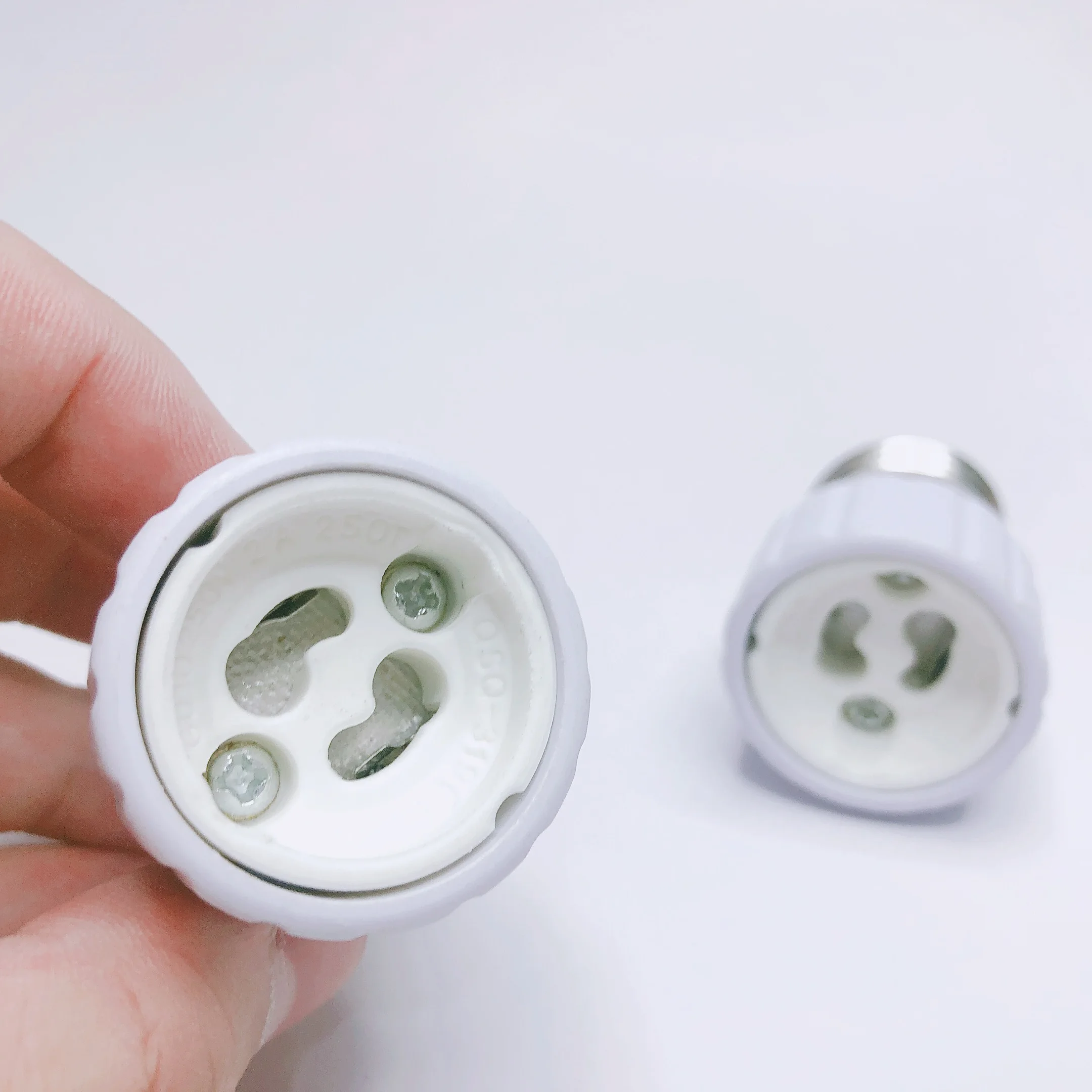 

Lamp Holder Adapter Converter E27 to GU10 E27 lamp holder LED Light Lamp Adapter Screw Socket E27 to GU5.3 G4 easy to Install