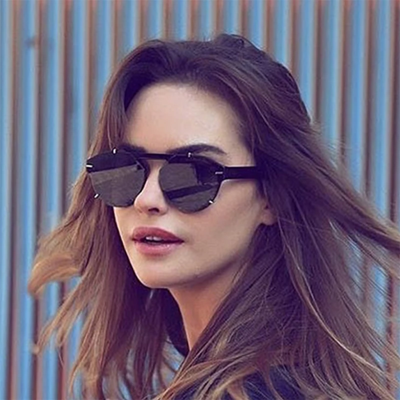 Fashion Modern Cool Rivets Decoration Style Sunglasses Men Women