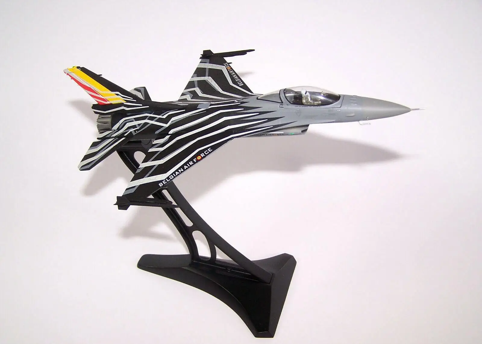 Herpa Бельгия Lockheed F-16AM 1/72 литье под давлением модель самолета