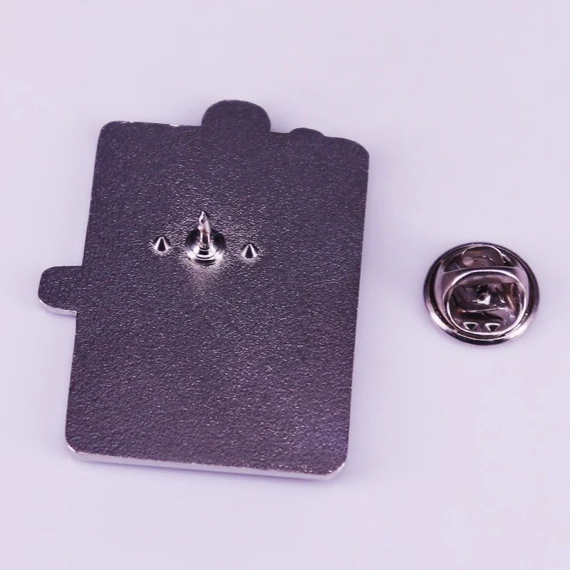 This Flux Capacitor Pin will lead you to jump back into the 80's with this tribute to back to the future!Isn't cool - 副本