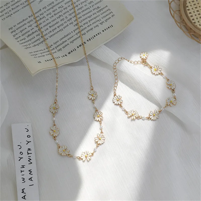 

Metal Flower Necklace Bracelet Joker Retro Long Sweater Chain Fashion Personality Sweet Romantic Women Jewelry Gift Accessories.