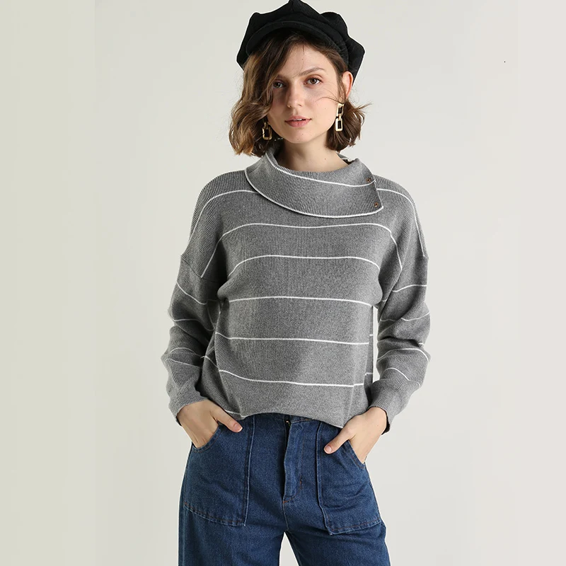 

A large bra sweater for women to wear a lazy woolen sweater, a striped shirt, and a tortoise shirt for women.