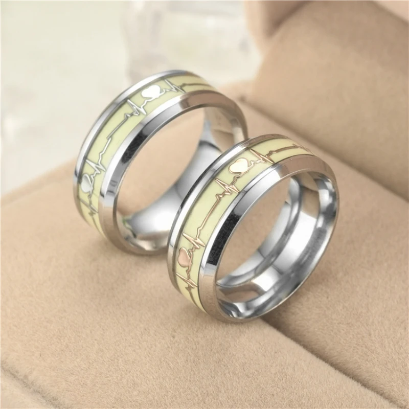 

2019 New Stainless Steel Men Ring Women Jewelry Glow in the Dark Luminous Heart Ring Fashion Charm Jewelry
