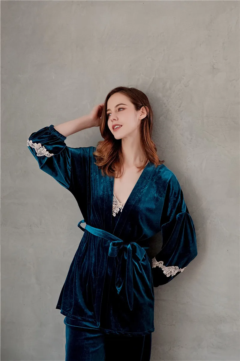 11979221895_1992033555